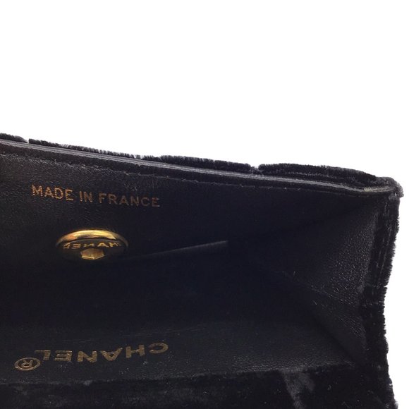 CHANEL BLACK VINTAGE 80'S QUILTED VELVET MINI FLAP BAG - Picture 11 of 13